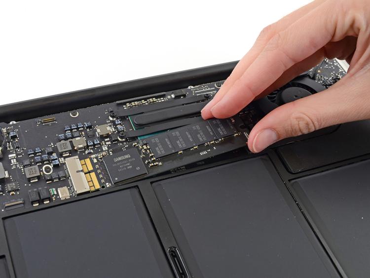 How to replace the hard drive of MacBook Pro with SSD?