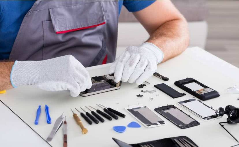 How to become a qualified mobile phone repair engineer